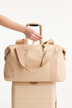 The Beisics Duffle In Beige