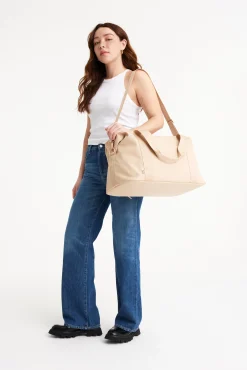The Beisics Duffle In Beige