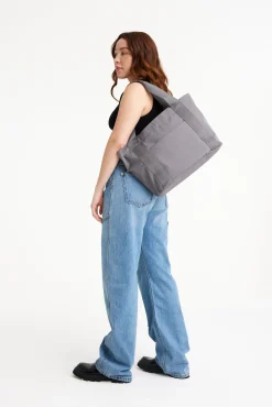 The Beisics Tote In Grey