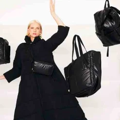 The Expandable Duffle In Black