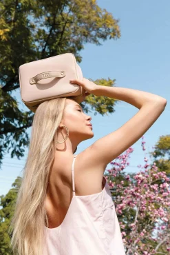 The Hanging Cosmetic Case In Beige