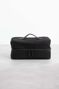 The Hanging Cosmetic Case In Black